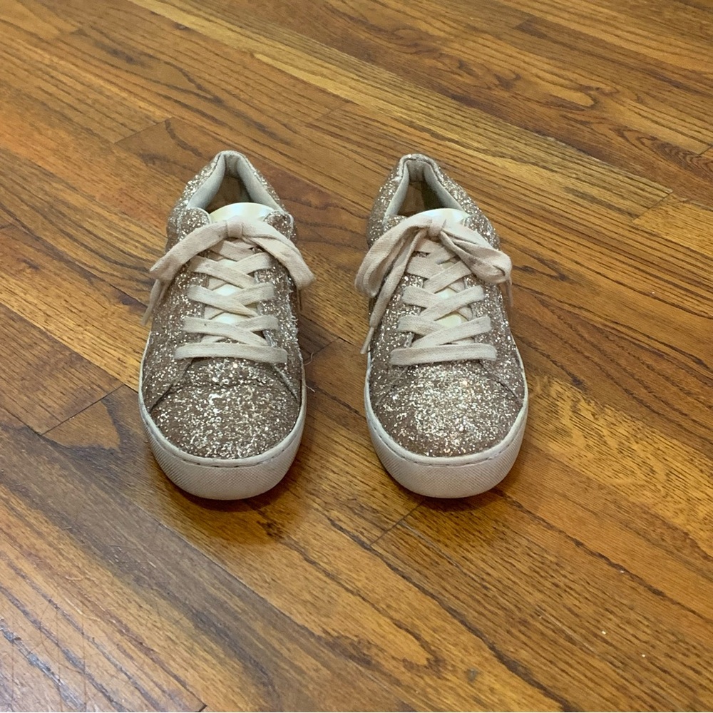 Volatile Gold Glitter Lace Up Fashion Sneakers Shoes 
Girls Sz 3
Smoke Free Home